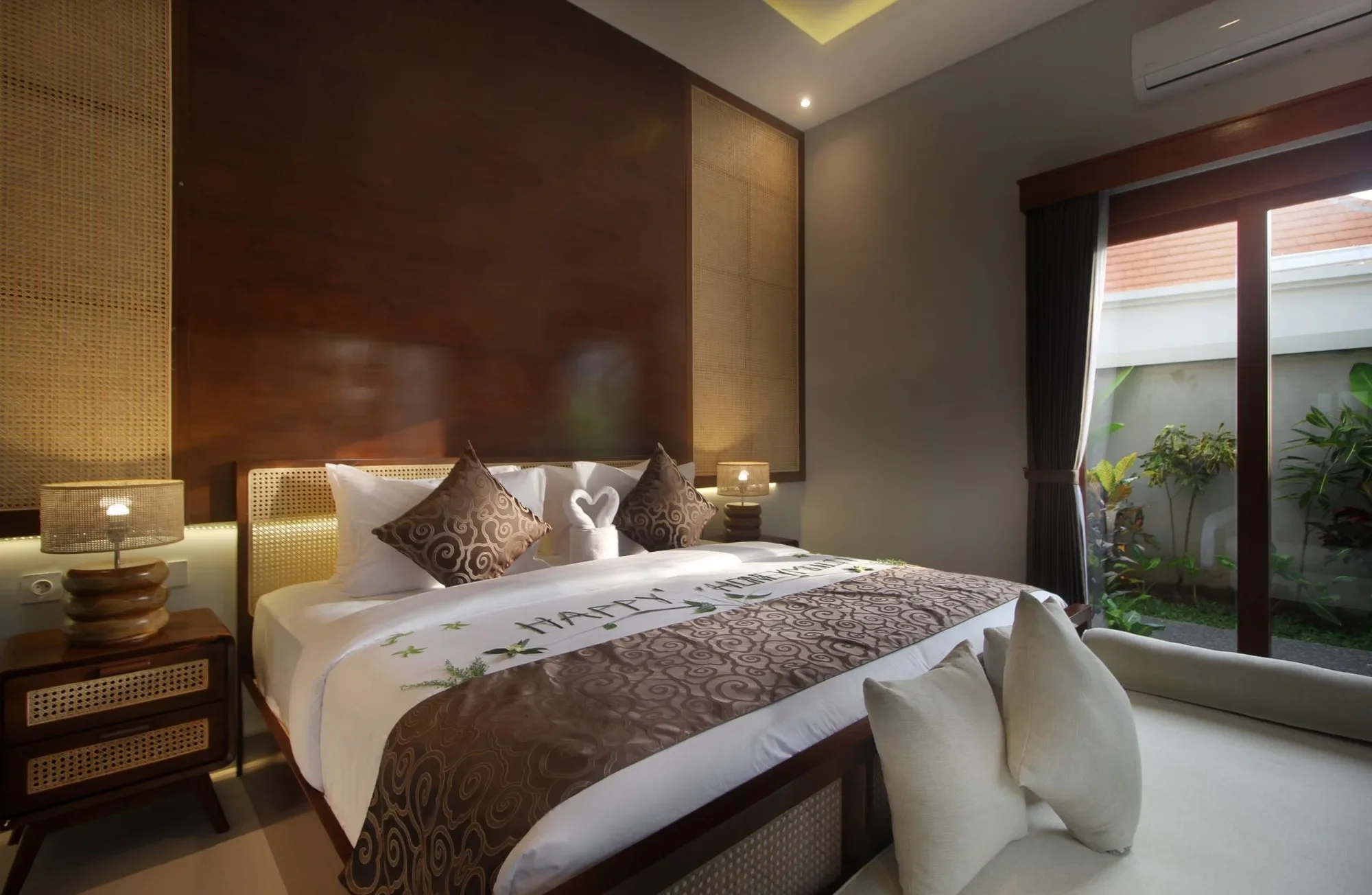Rooms banner background